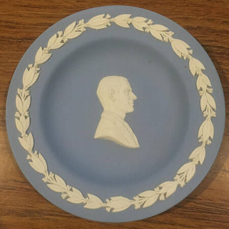 Jasperware Royalty Giftware Round Personality Tray