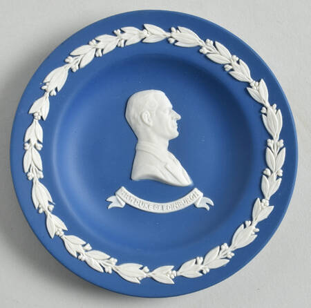Jasperware Royalty Giftware Round Personality Tray