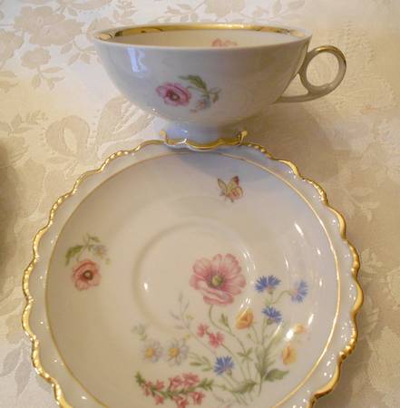 WIG1391 Footed Cup & Saucer Set