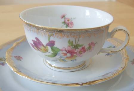 WIG1399 Footed Cup & Saucer Set