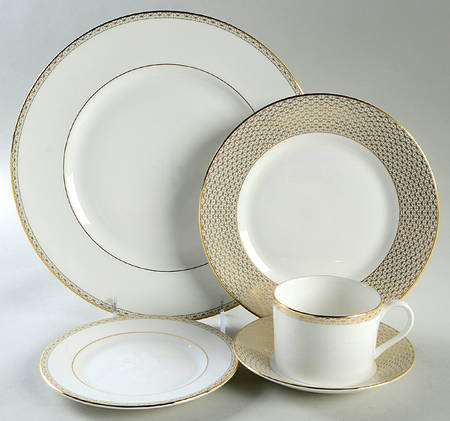 Lismore Diamond Gold 5 Piece Place Setting