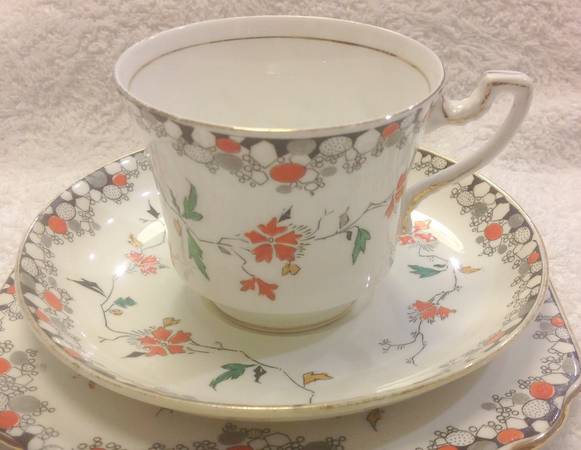 9889 Footed Cup & Saucer Set
