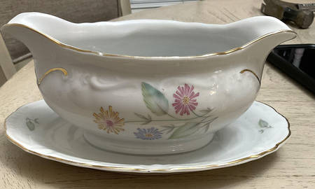 WIG1463 Gravy Boat with Attached Underplate