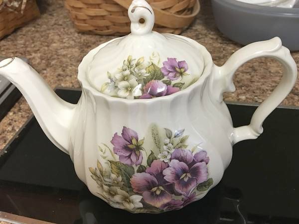 WID39 Teapot & Lid