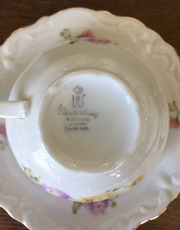 WIG563 Footed Cup & Saucer Set