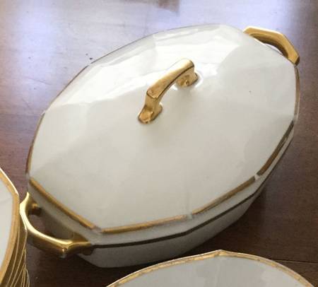 WEI154 Oval Covered Vegetable