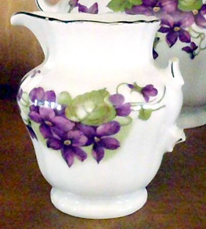 Violet Bouquet (Platinum Trim) Creamer