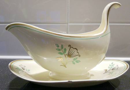 GM5448 Gravy Boat with Attached Underplate