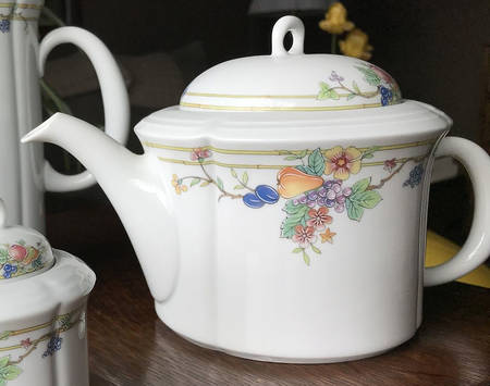 Les Fruites Teapot & Lid