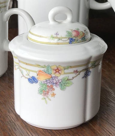 Les Fruites Sugar Bowl & Lid