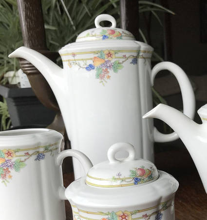 Les Fruites Coffee Pot & Lid