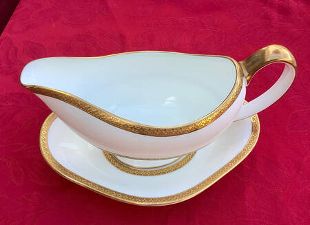 N4318 Gravy Boat & Underplate