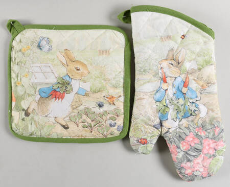Peter Rabbit Cloth Oven Mitt and Potholder Set