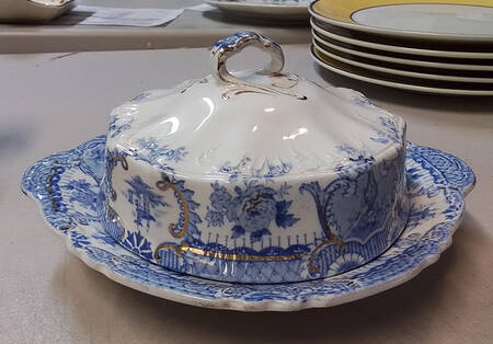 Raleigh Blue Gold Accent Round Covered Butter