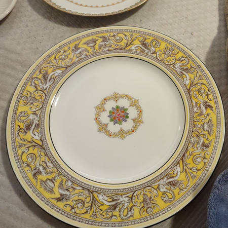 Florentine-Yellow-Fruit Center, W by Wedgwood
