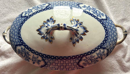 Doris Oval Covered Vegetable