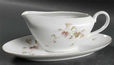Breeze Gravy Boat & Underplate/Relish by Yamaka