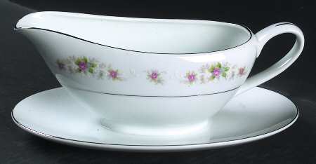 Serenade Gravy Boat with Attached Underplate