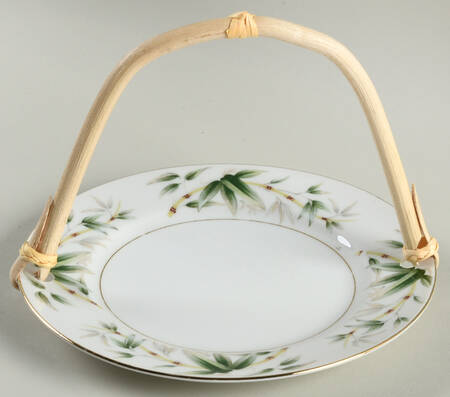 South Wind 5 3/8"-5 5/8" Bamboo Handled Serving Plate  HC