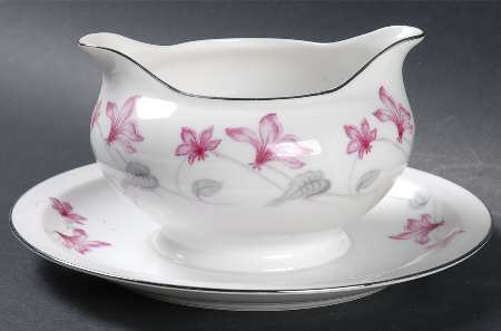 Woodbine Gravy Boat with Attached Underplate