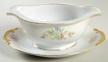 YAM10 Gravy Boat with Attached Underplate