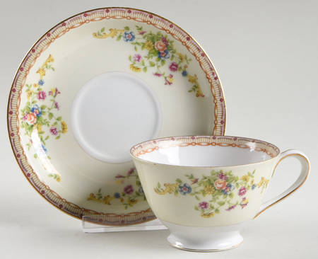 YAM6 Footed Cup & Saucer Set