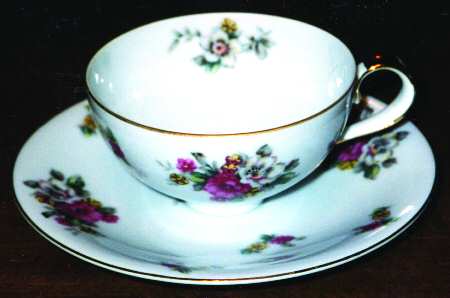 YAM8 Footed Cup & Saucer Set