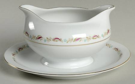 Heirloom Gravy Boat with Attached Underplate