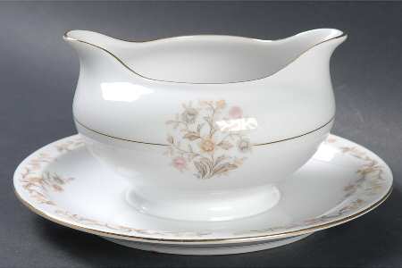 Helena Gravy Boat with Attached Underplate
