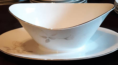 Pasadena Gravy Boat with Attached Underplate