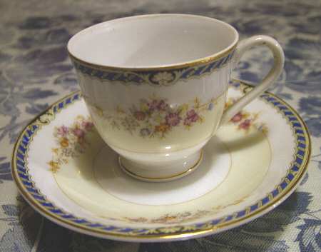YAM59 Footed Cup & Saucer Set