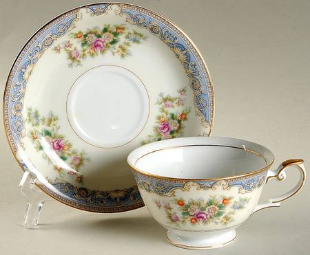 YAM61 Footed Cup & Saucer Set