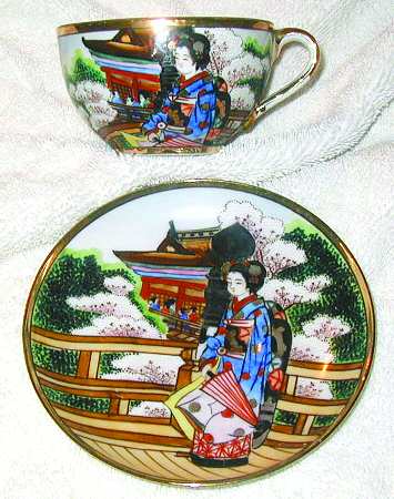 YAD2 Flat Cup & Saucer Set