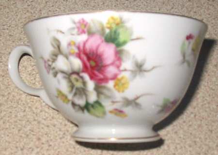 YAM73 Footed Cup