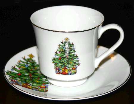 YAN4 Footed Cup & Saucer Set