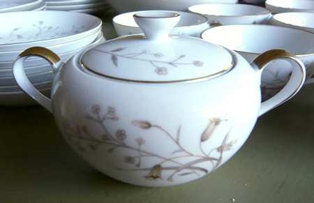 Bella Sugar Bowl & Lid