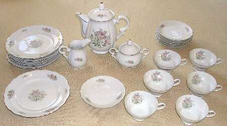 YAM83 Footed Cup & Saucer Set