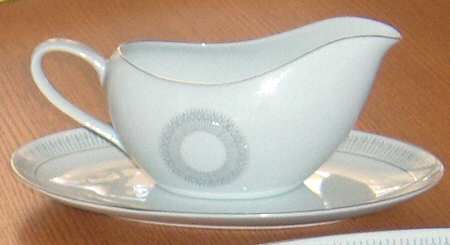 Moderne Gravy Boat & Underplate
