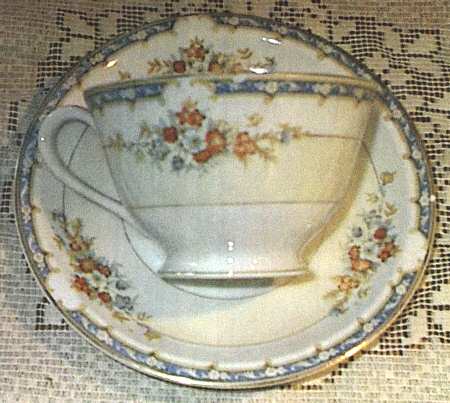 YAM87 Footed Cup & Saucer Set