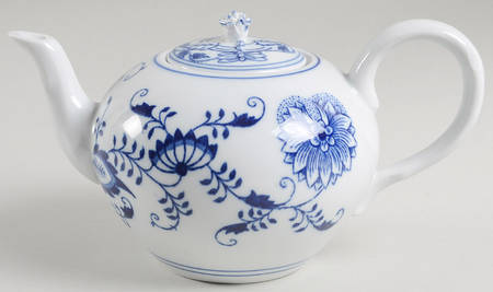 Blue Onion Teapot & Lid by Zwiebelmuster