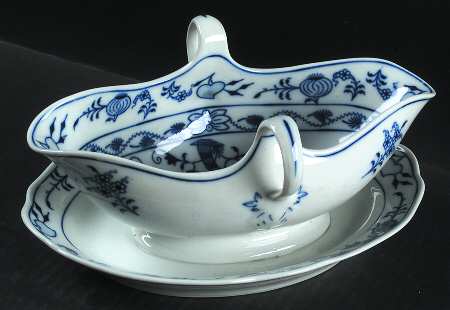 Blue Onion Gravy Boat with Attached Underplate by Zwiebelmuster