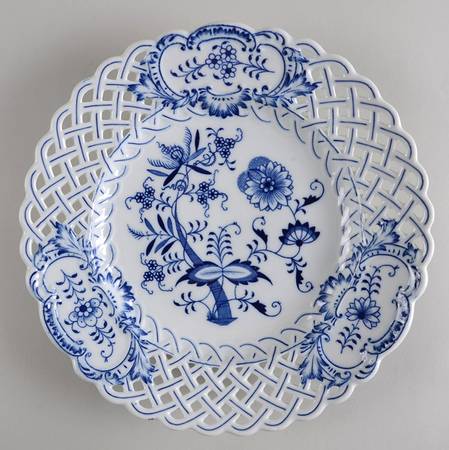 Blue Onion Pierced Edge Dinner Plate