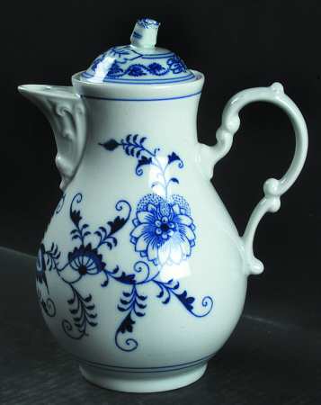 Blue Onion Small Coffee Pot & Lid by Zwiebelmuster