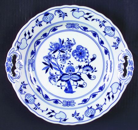 Blue Onion Handled Cake Plate by Zwiebelmuster