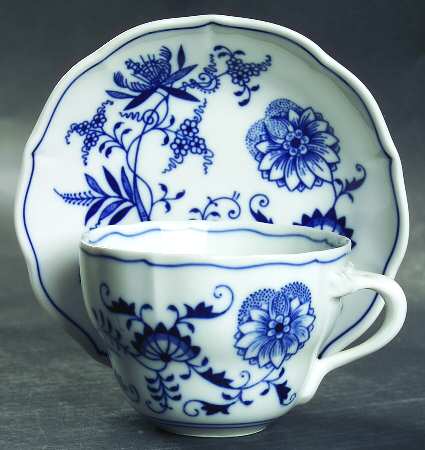 Blue Onion Flat Cup & Saucer Set by Zwiebelmuster