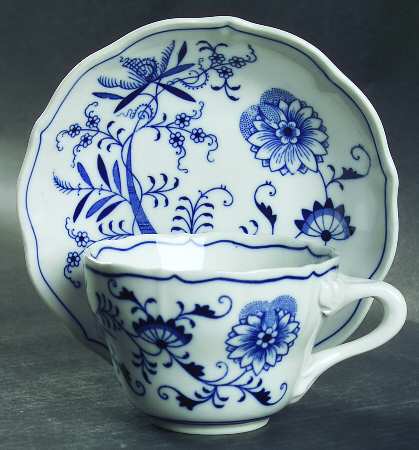 Blue Onion Oversized Cup & Saucer Set by Zwiebelmuster
