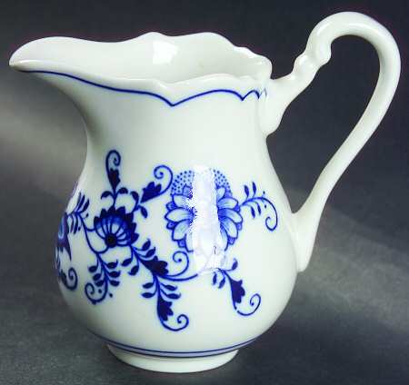 Blue Onion Creamer by Zwiebelmuster