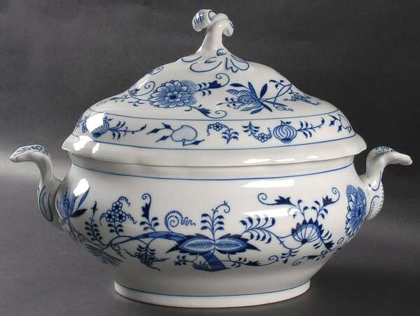 Blue Onion Oval Tureen & Lid by Zwiebelmuster