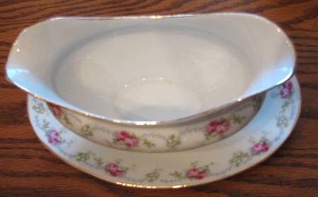 SCR271 Gravy Boat with Attached Underplate