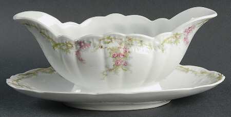 SCR333 Gravy Boat with Attached Underplate